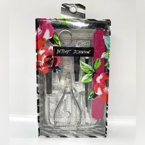 NEW Betsey Johnson Mani & Pedi Tool Set